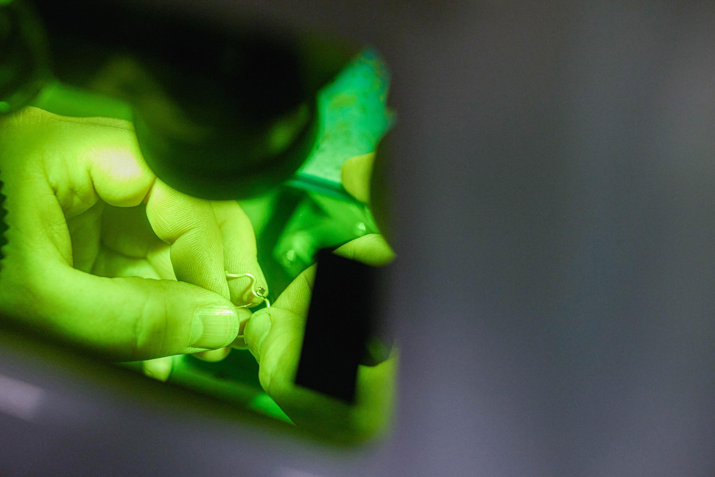 Créez une bague sur mesure en or jaune ou blanc sertie de pierre précieuse avec Nicolas - Image n°5 - Wecandoo