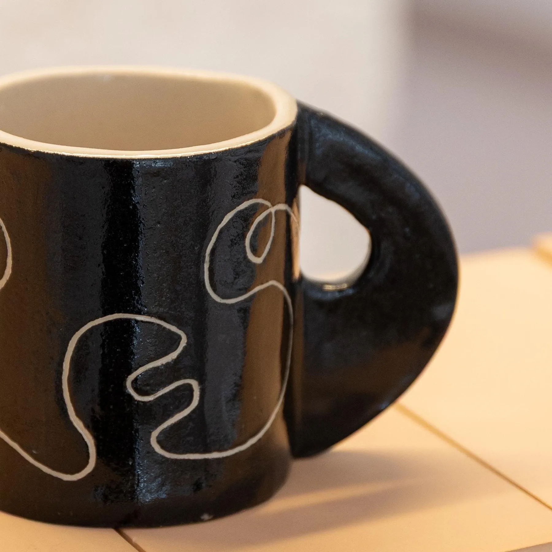 Modelez et décorez votre cache-pot ou maxi mug en céramique - Image n°1 - Wecandoo