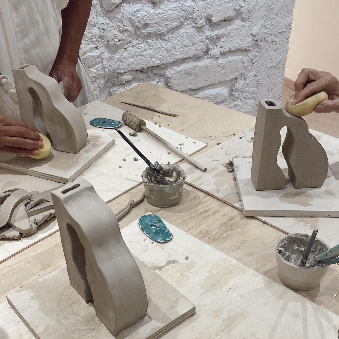 Modelez votre soliflore en céramique avec Camille et son équipe - Image n°6 - Wecandoo