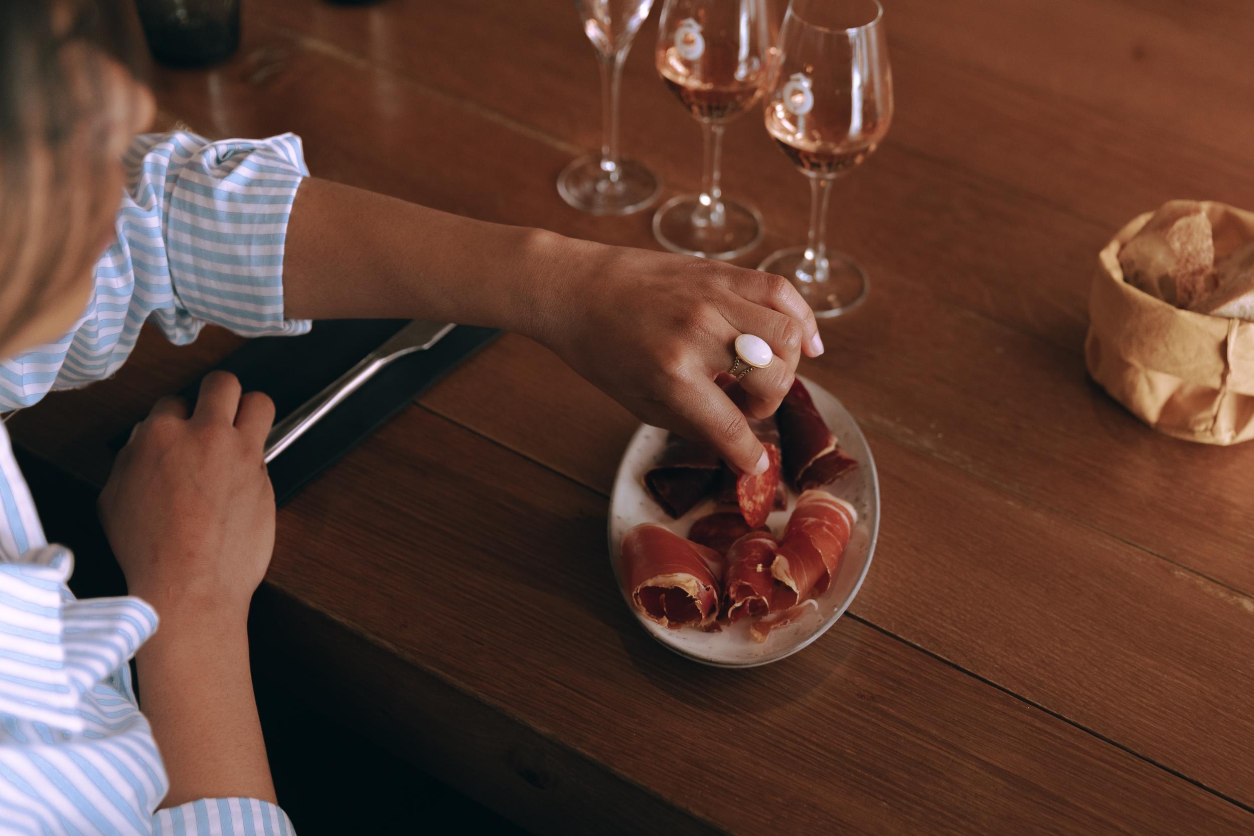 Découvrez les accords (ou désaccords) mets et vins avec Laury - Image n°1 - Wecandoo