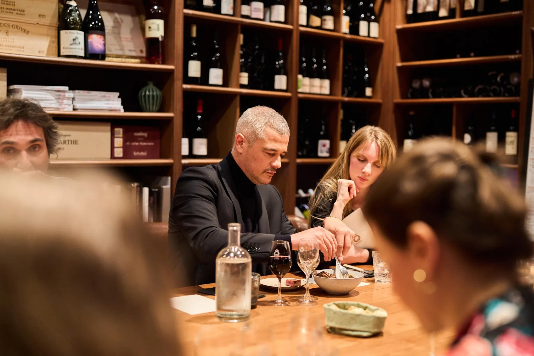 Dégustez cinq vins accompagnés de pièces de bœuf d'exception avec Laury - Afbeelding nr. 5 - Wecandoo