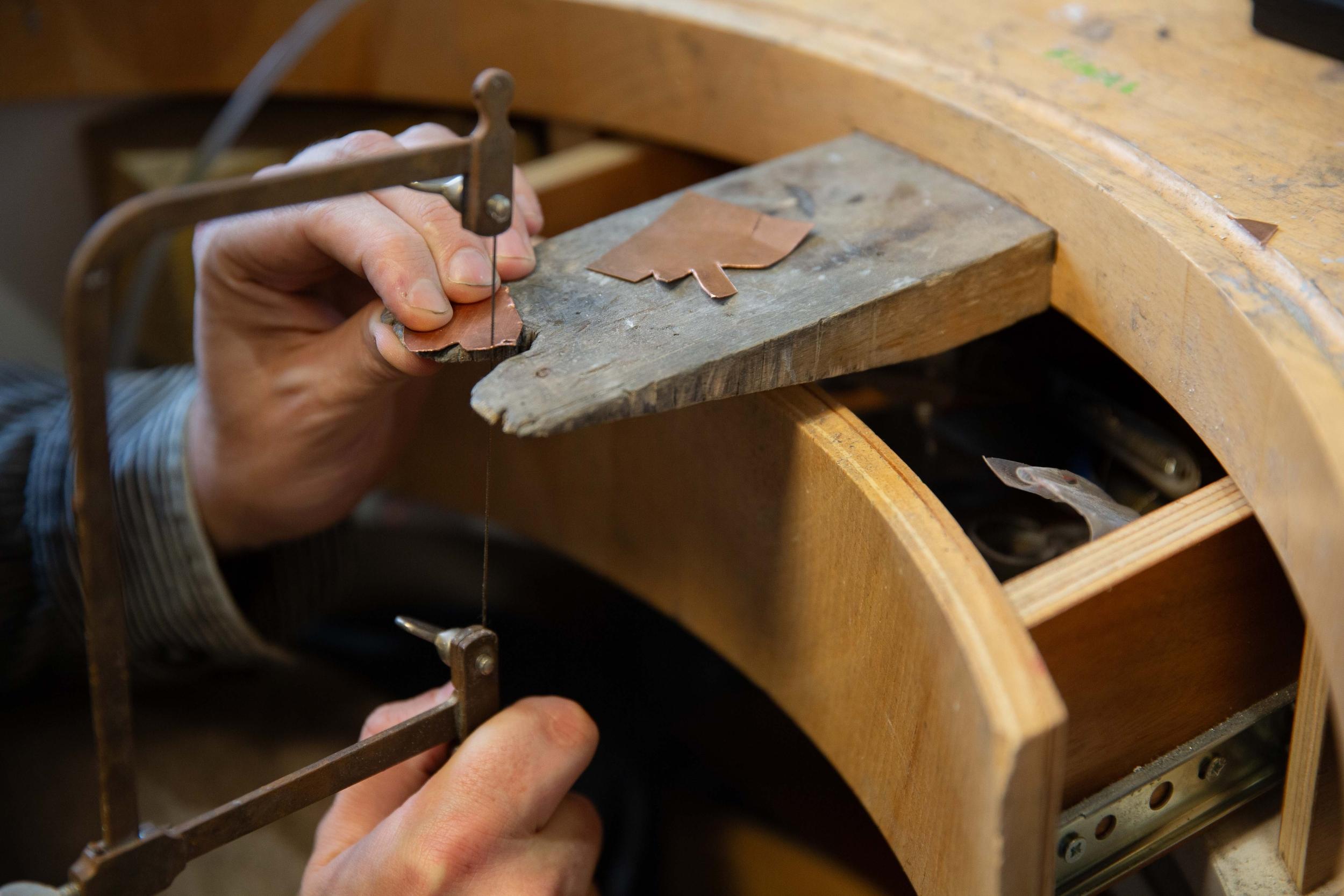 Créez votre médaillon unique en cuivre émaillé avec Maxime - Image n°1 - Wecandoo