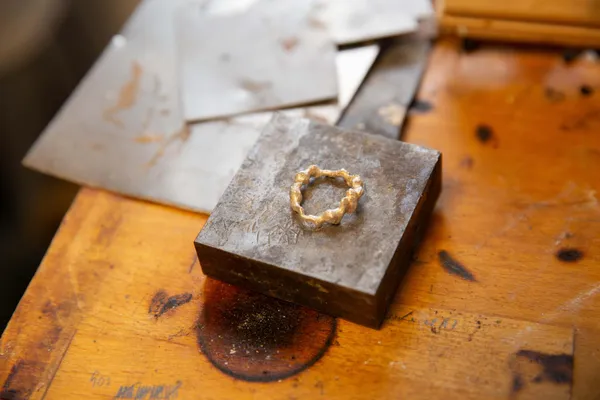 Façonnez votre bague en argent grâce à l'argile métallique avec Maxime - Image n°4 - Wecandoo