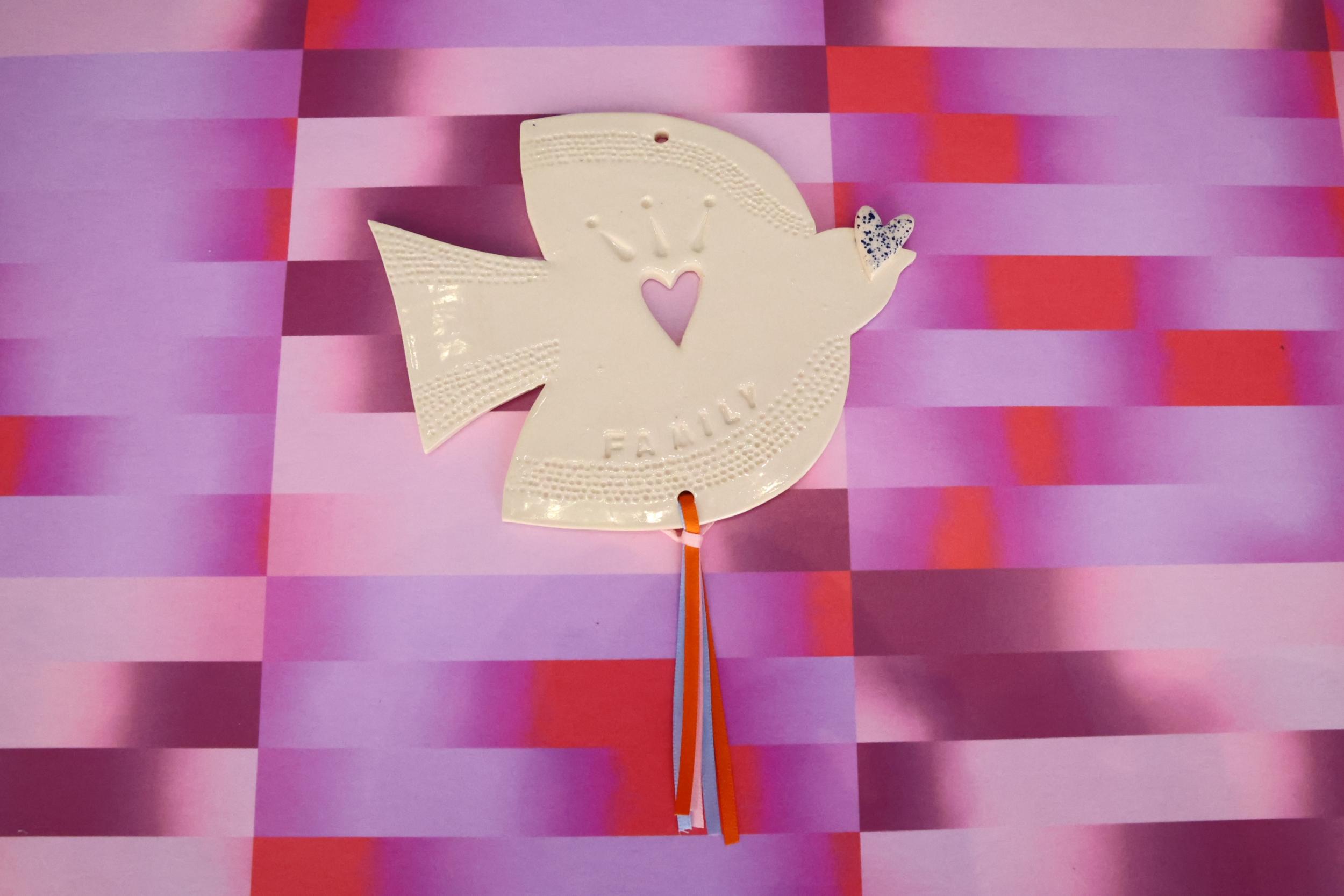 Fabriquez votre décoration murale en céramique avec Marie - Image n°2 - Wecandoo