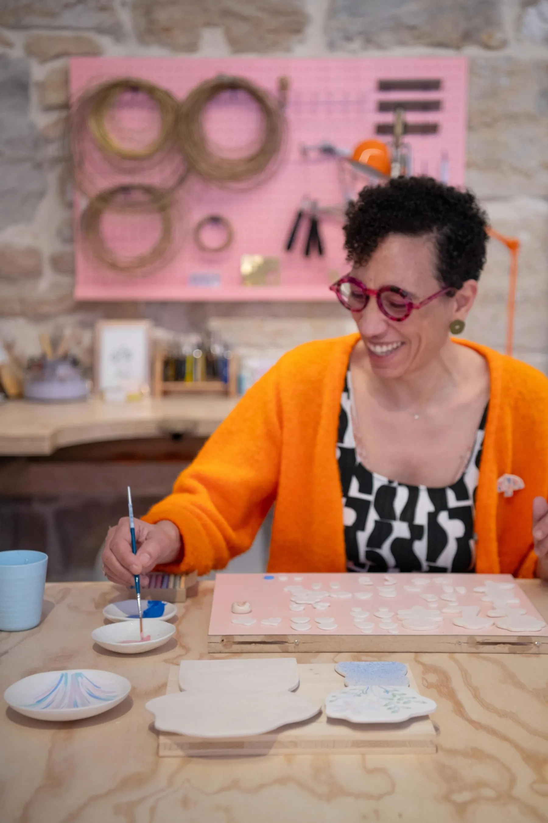 Fabriquez votre décoration murale en céramique avec Marie - Image n°4 - Wecandoo