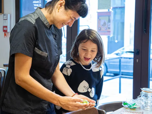 Réalisez vos raviolis wonton farcis aux champignons shiitaké et légumes - Image n°4 - Wecandoo