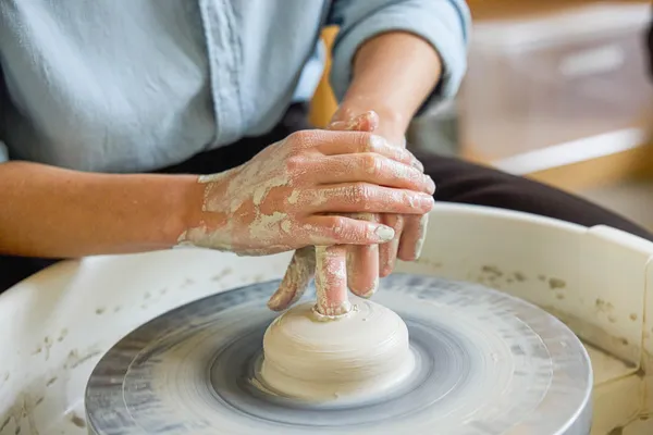 Découvrez l’art du tour de potier avec Blanche - Afbeelding nr. 1 - Wecandoo