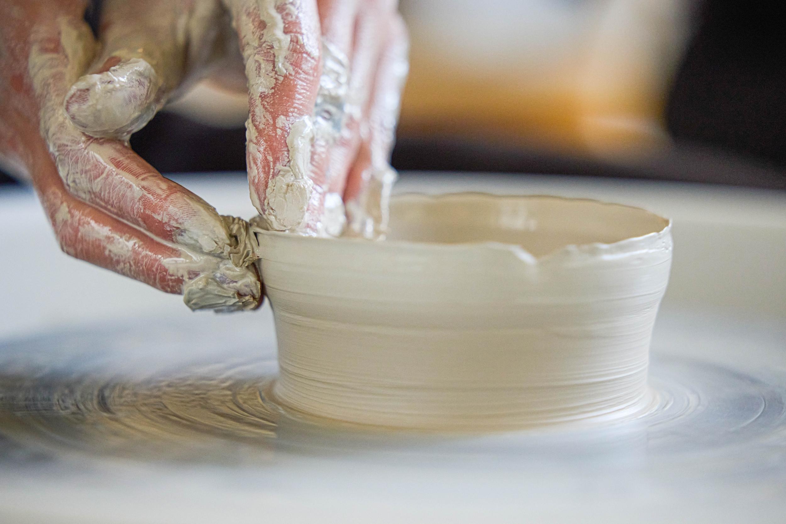 Découvrez l’art du tour de potier avec Blanche - Image n°7 - Wecandoo