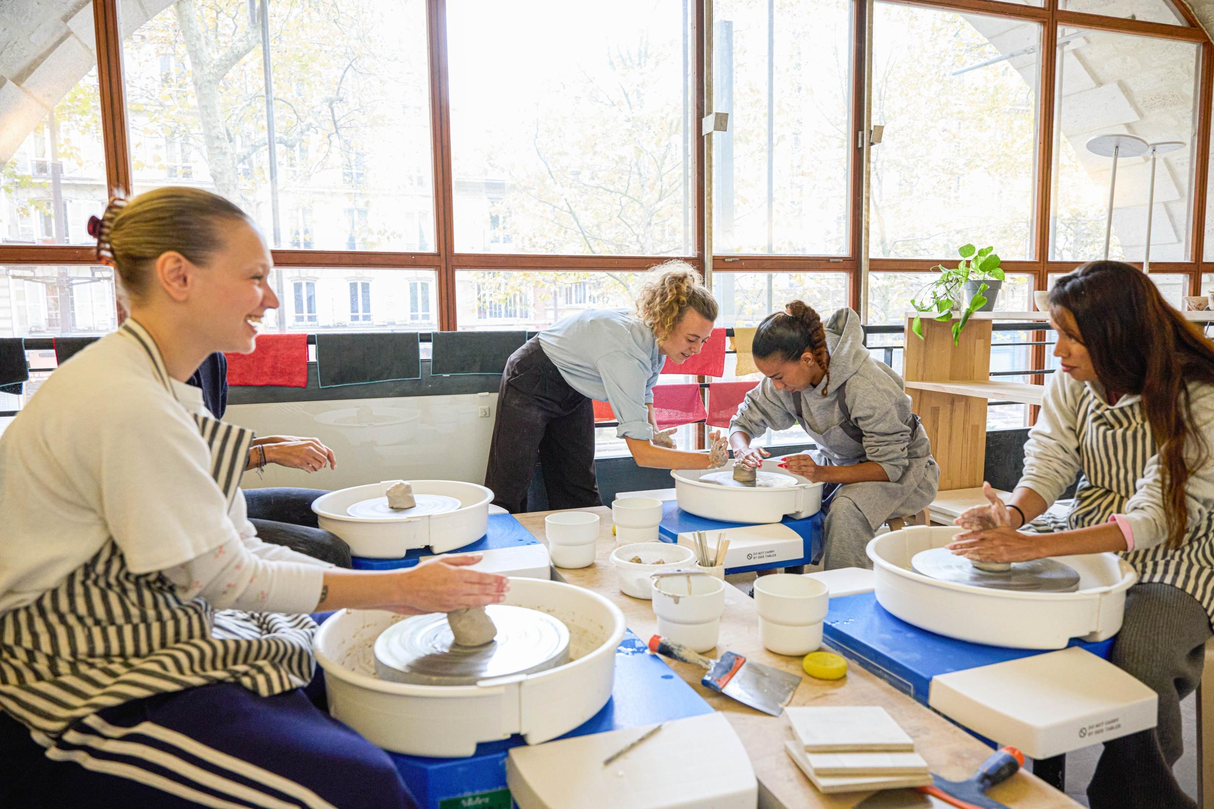 Découvrez l’art du tour de potier avec Blanche - Image n°6 - Wecandoo