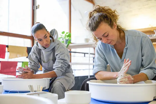 Découvrez l’art du tour de potier avec Blanche - Afbeelding nr. 3 - Wecandoo