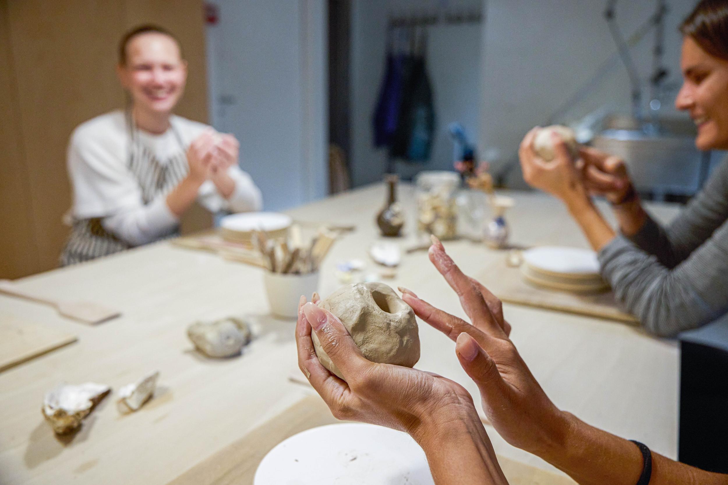 Créez votre ensemble de pièces en céramique avec Blanche - Image n°5 - Wecandoo