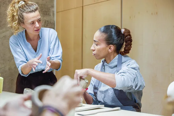 Modelez votre ensemble de pièces en céramique avec Blanche - Afbeelding nr. 4 - Wecandoo