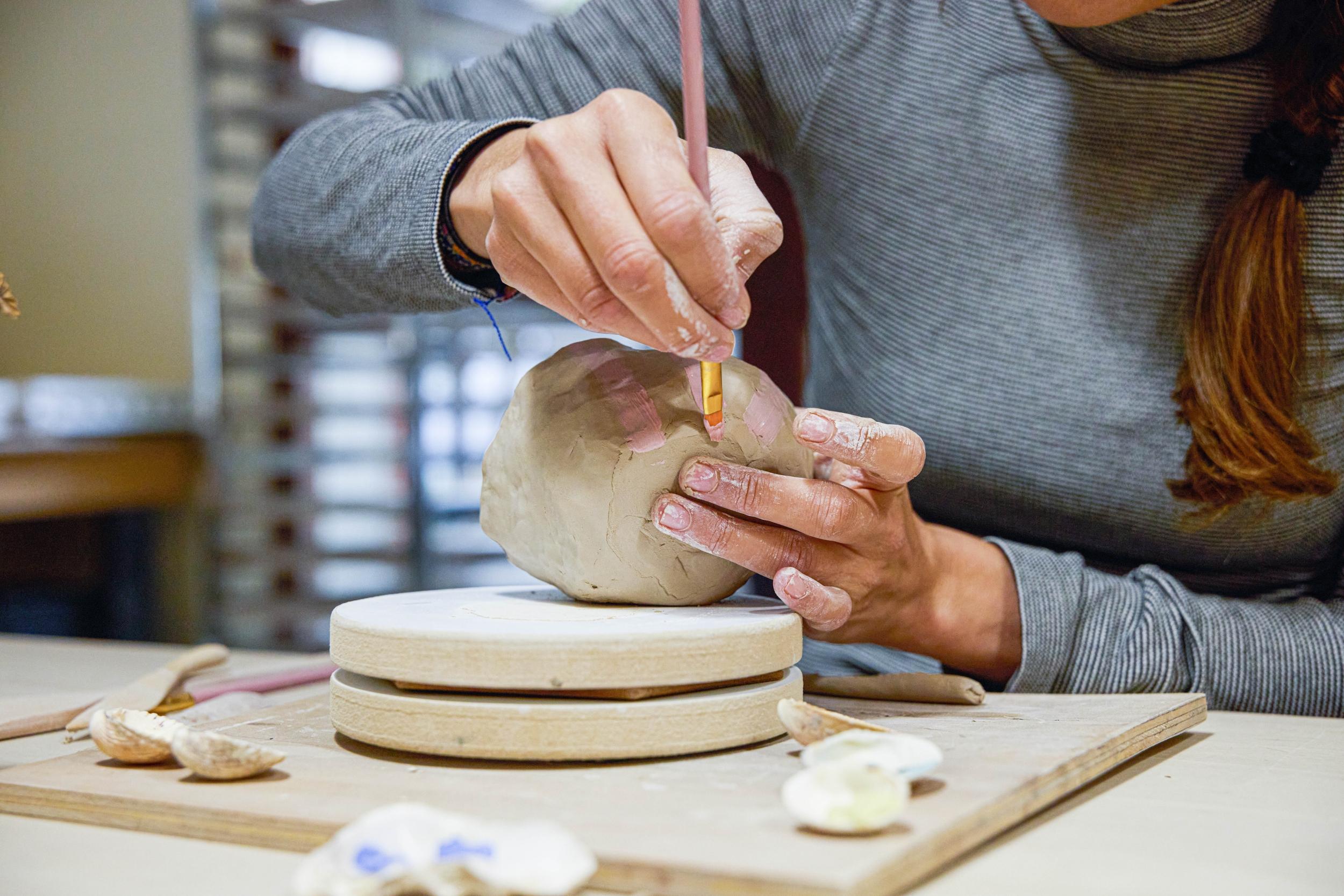 Créez votre ensemble de pièces en céramique avec Blanche - Image n°2 - Wecandoo