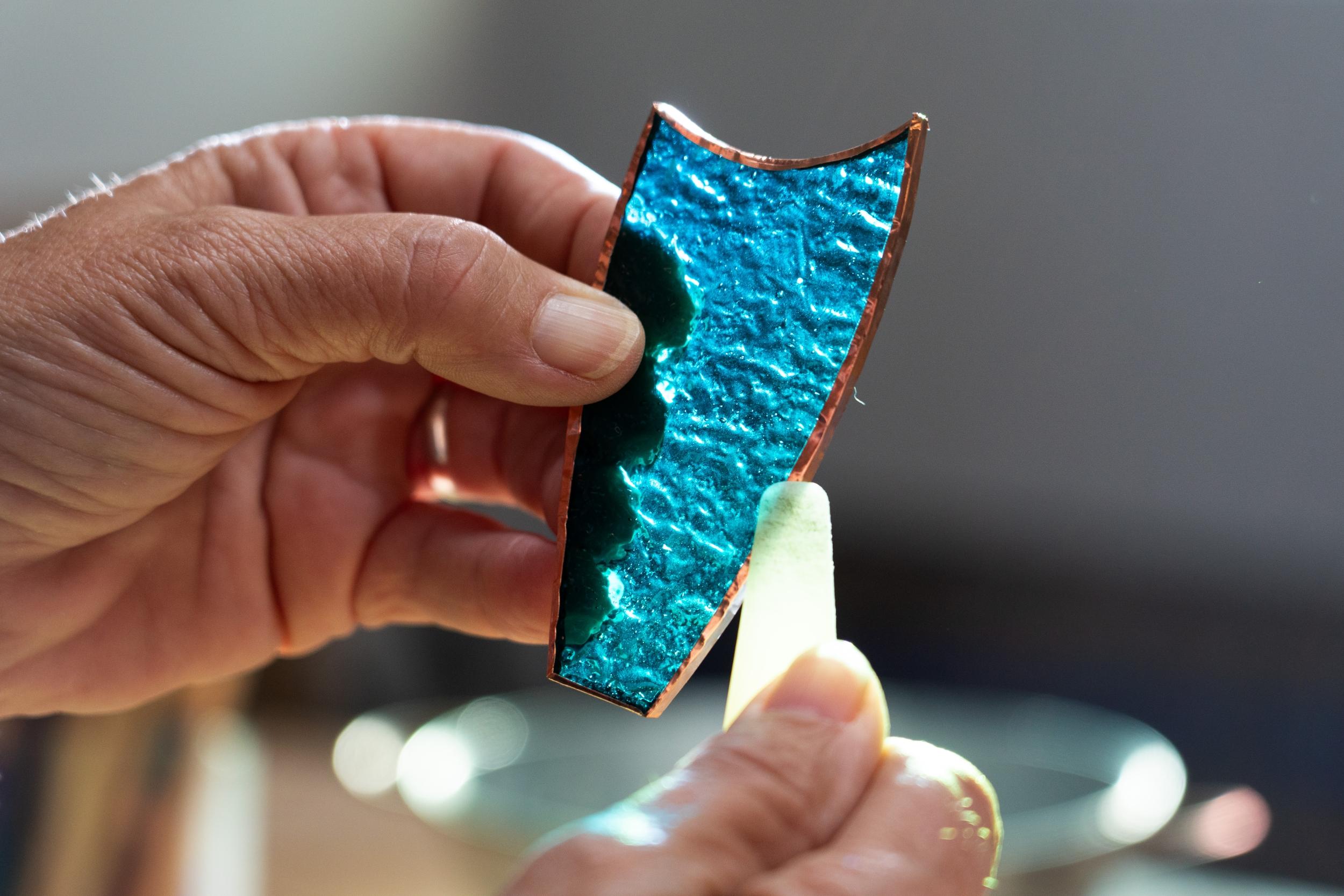 Découvrez l'art du vitrail Tiffany avec Nathalie - Image n°1 - Wecandoo