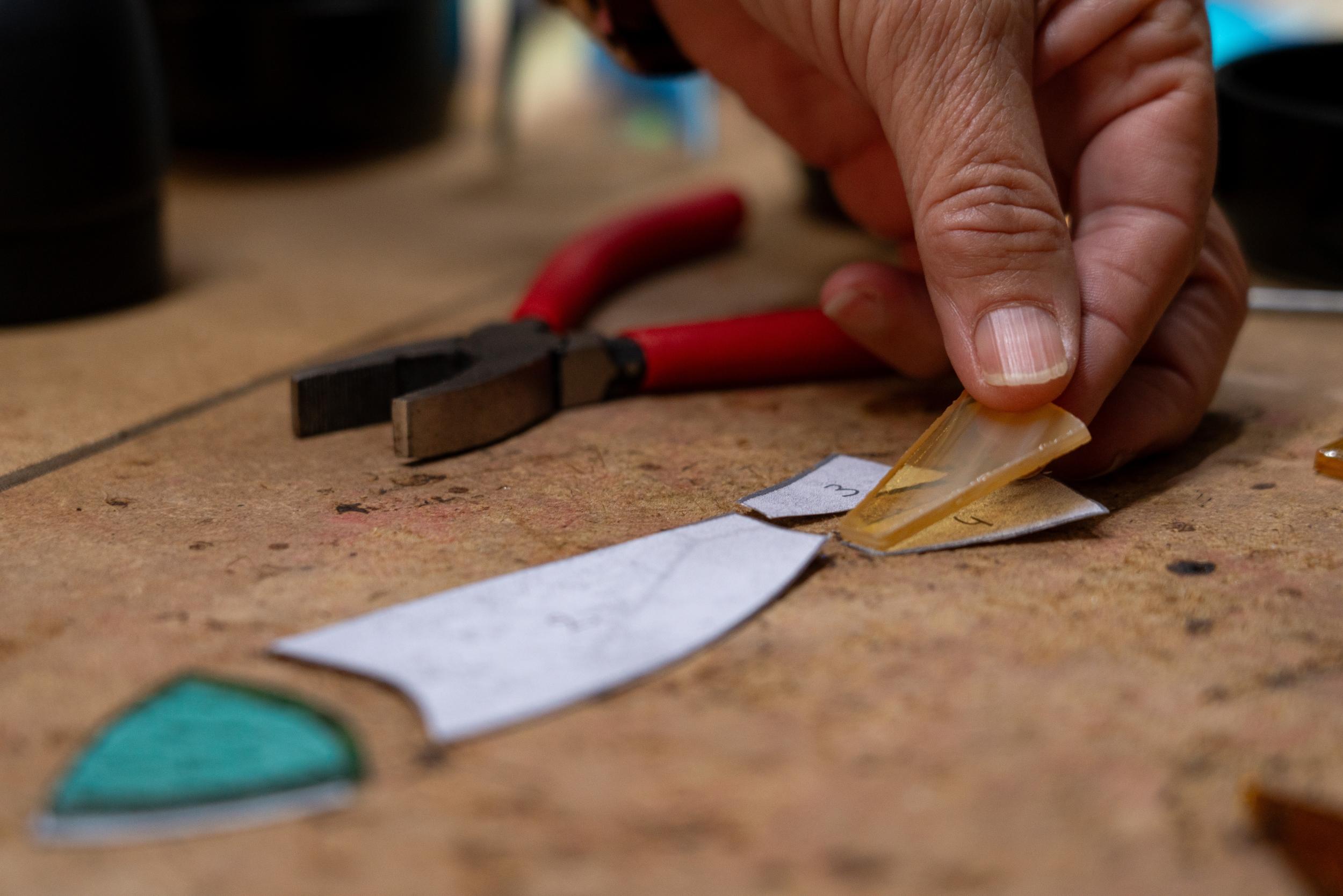 Fabriquez votre attrape-soleil en vitrail avec Nathalie - Image n°9 - Wecandoo