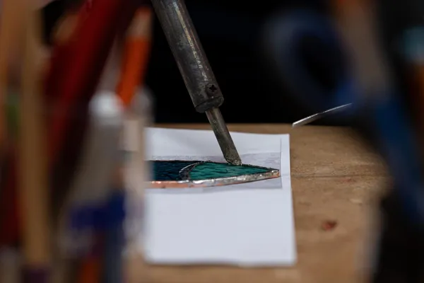 Découvrez l'art du vitrail Tiffany avec Nathalie - Image n°5 - Wecandoo