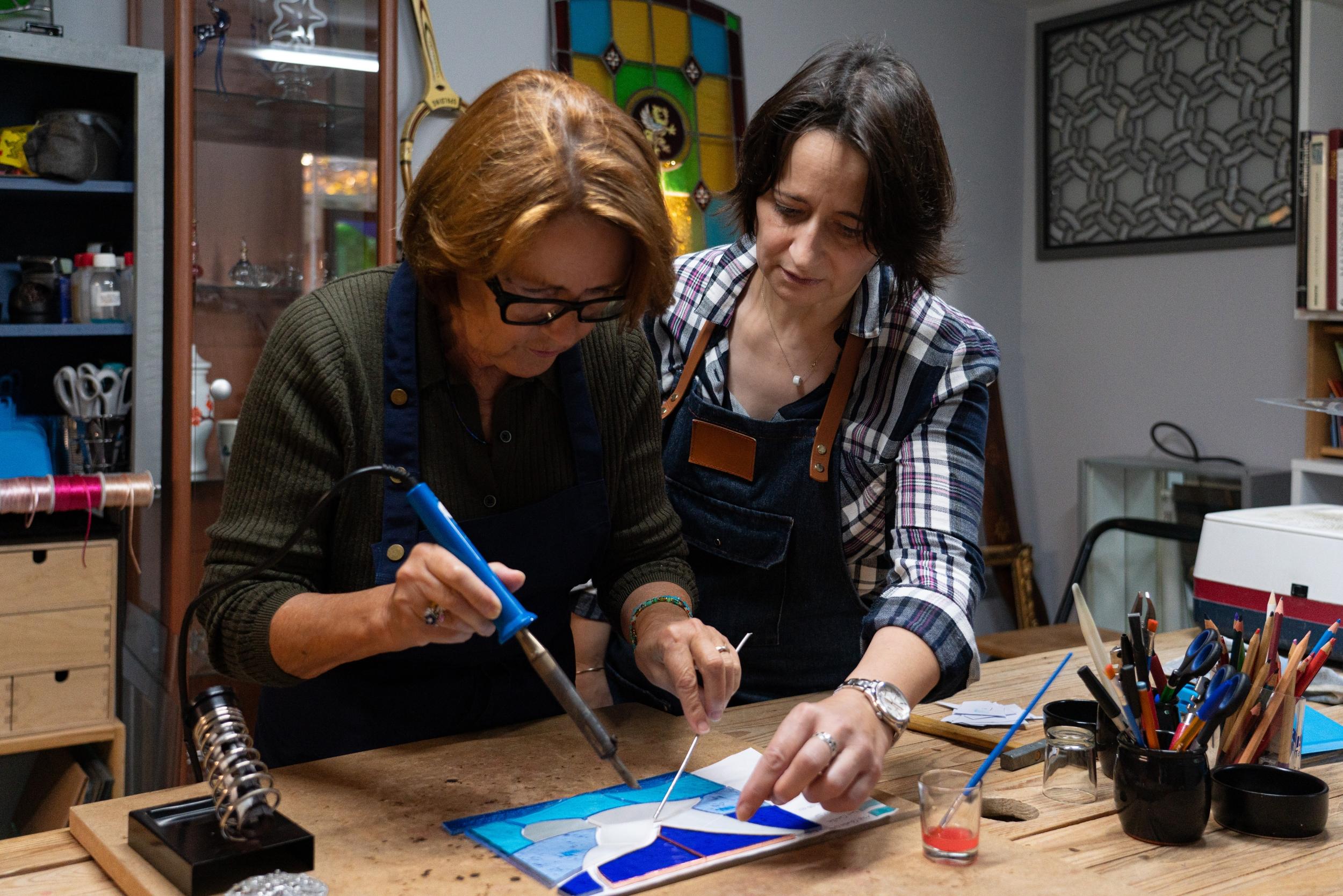 Découvrez l'art du vitrail Tiffany avec Nathalie - Image n°8 - Wecandoo