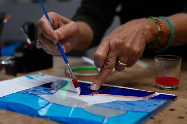 Réalisez votre panneau en vitrail avec Nathalie - Image n°2 - Wecandoo