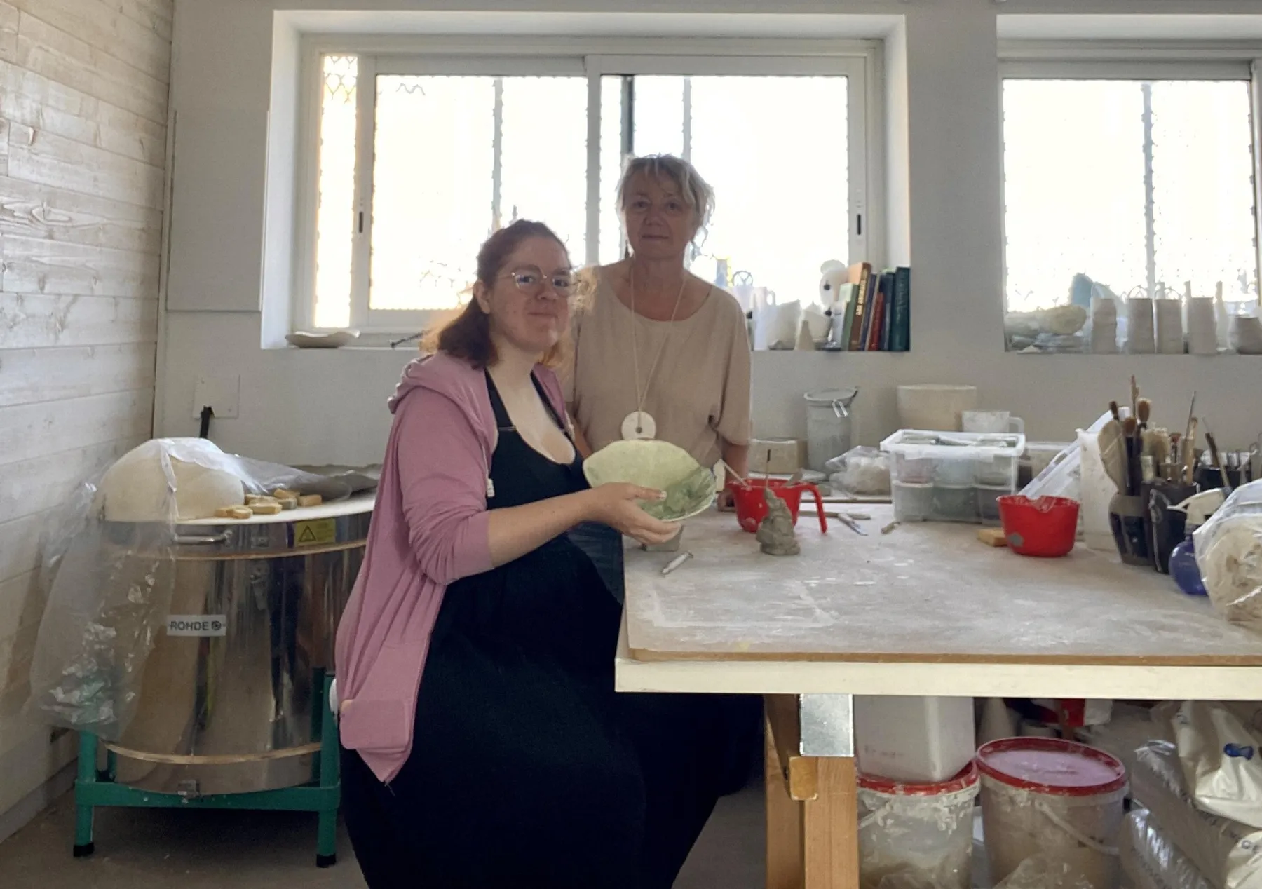 Créez et décorez une assiette en porcelaine avec Murielle - Afbeelding nr. 3 - Wecandoo