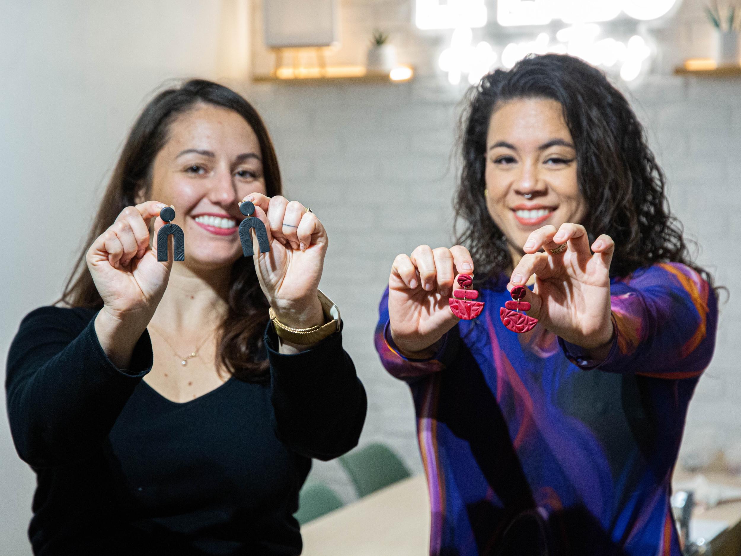 Créez vos boucles d'oreilles en argile polymère avec Léa - Image n°2 - Wecandoo