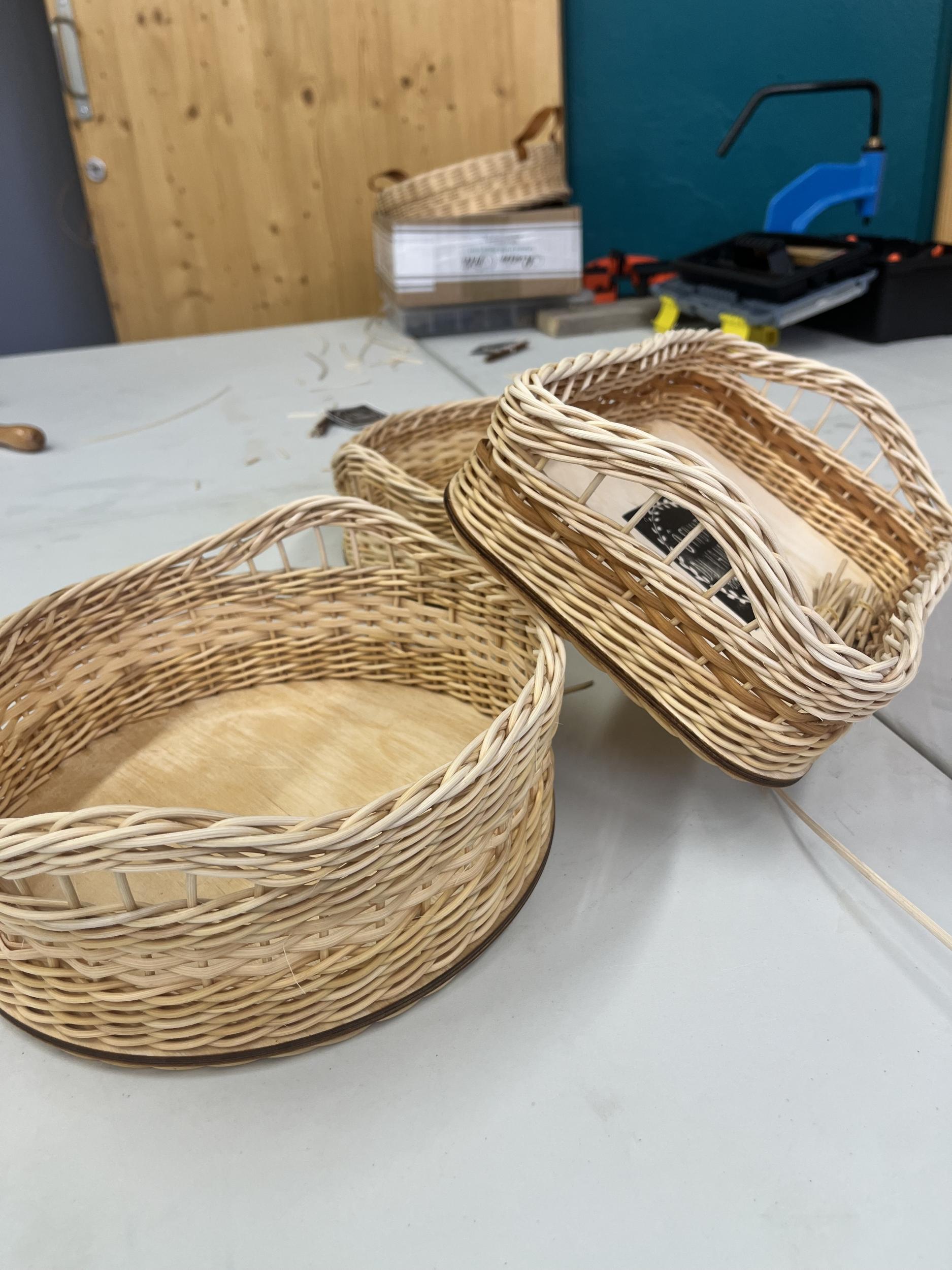 Créez votre plateau apéritif rectangulaire en rotin et cuir - Image n°5 - Wecandoo