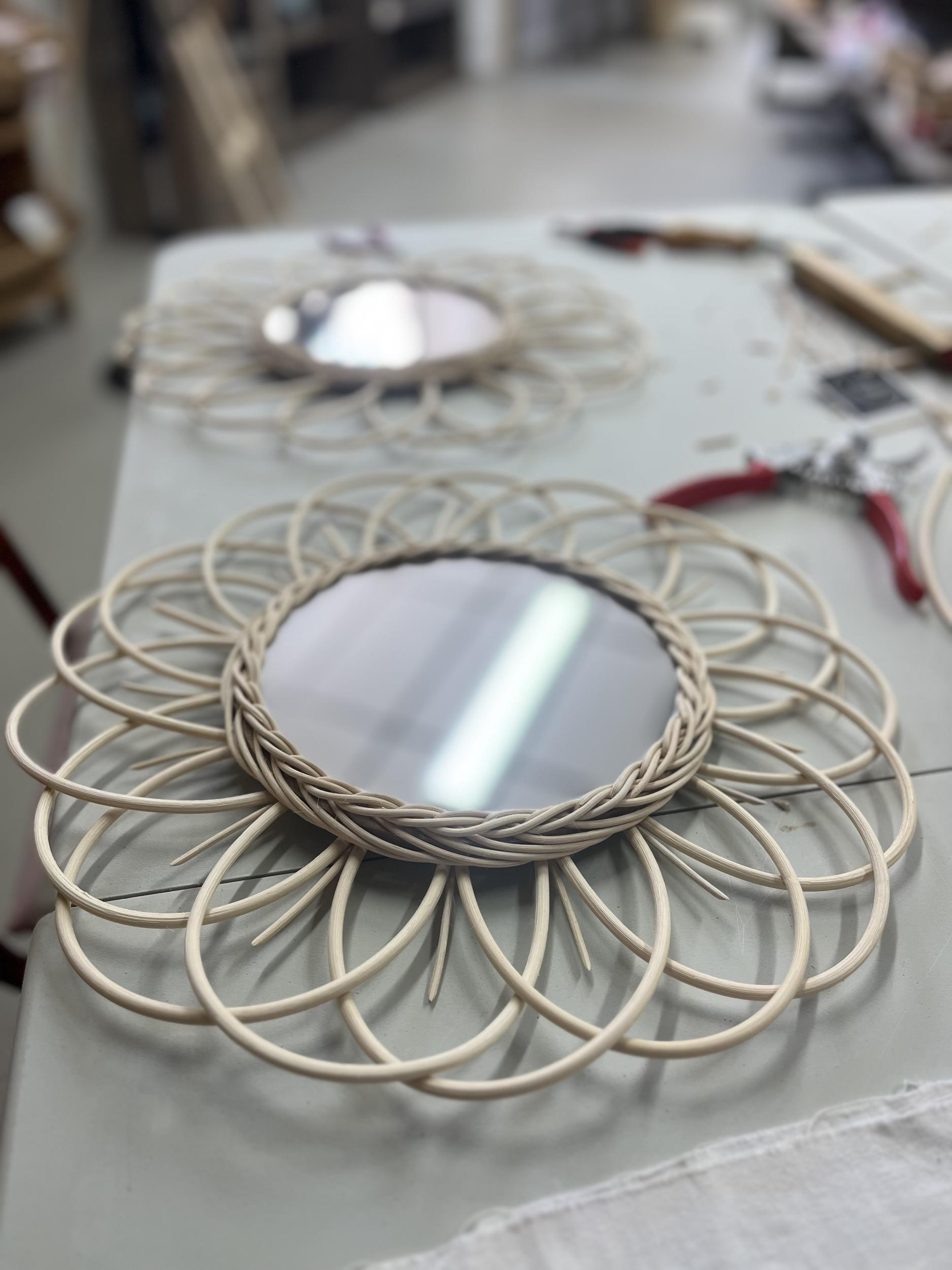 Réalisez votre miroir en rotin - Image n°6 - Wecandoo