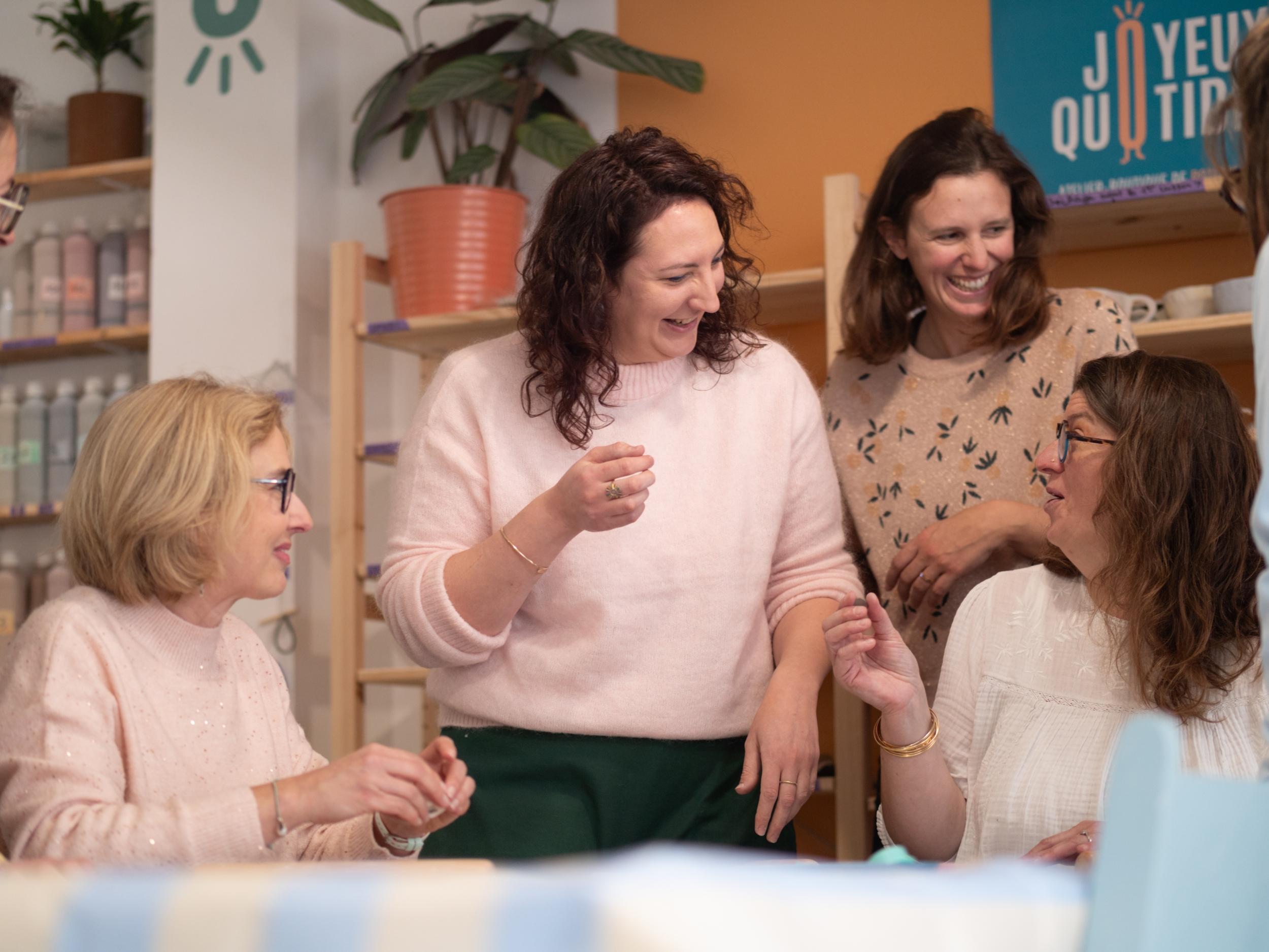 Créez vos boucles d'oreilles en céramique avec Cécile - Image n°6 - Wecandoo