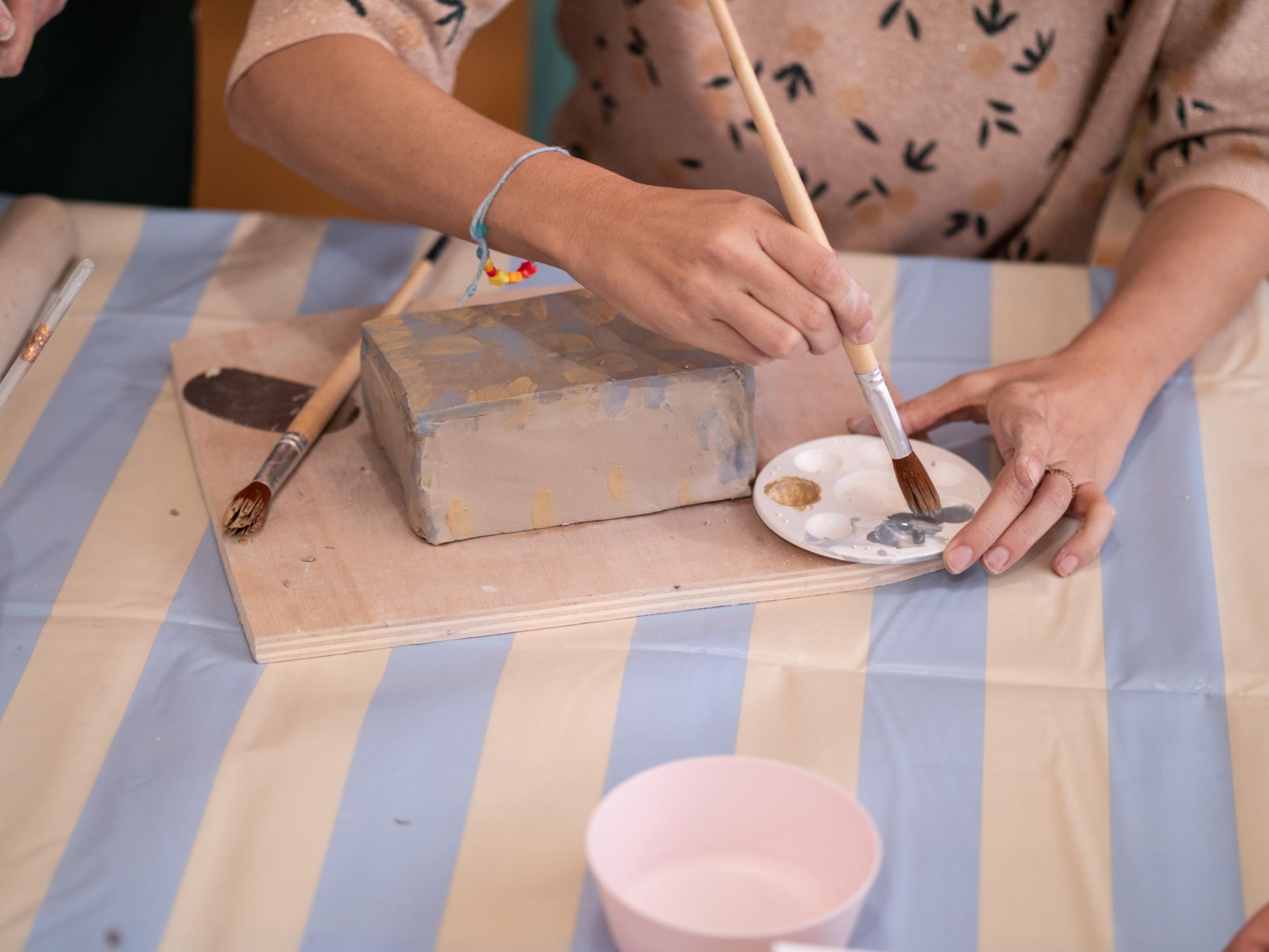 Modelez et décorez votre beurrier breton avec Cécile - Image n°4 - Wecandoo