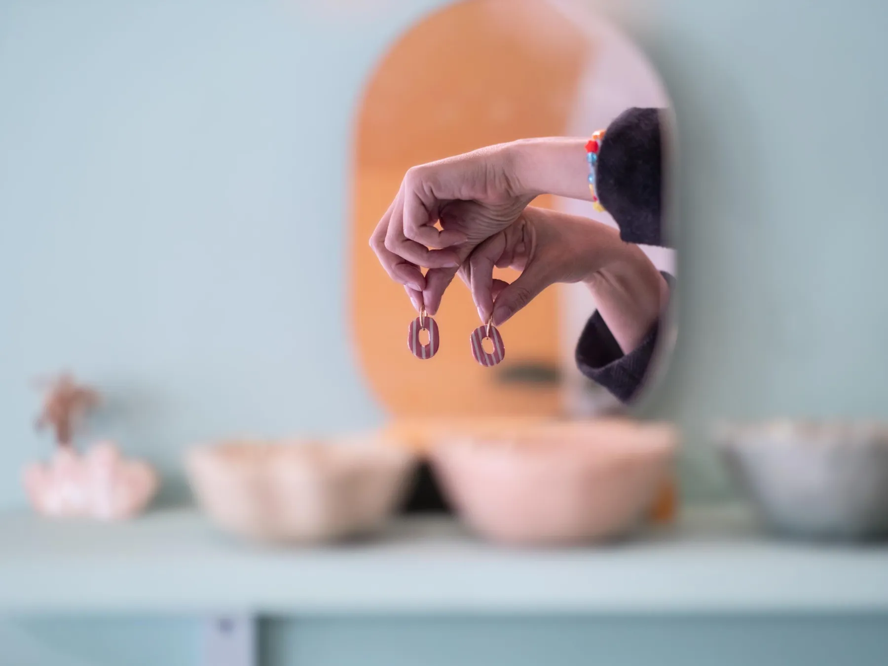 Créez vos boucles d'oreilles en céramique avec Cécile - Image n°1 - Wecandoo