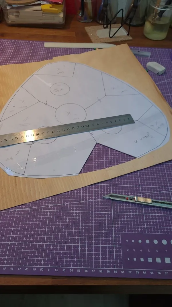 Décorez votre tabouret en marqueterie contemporaine sur une journée avec Nathalie - Image n°4 - Wecandoo