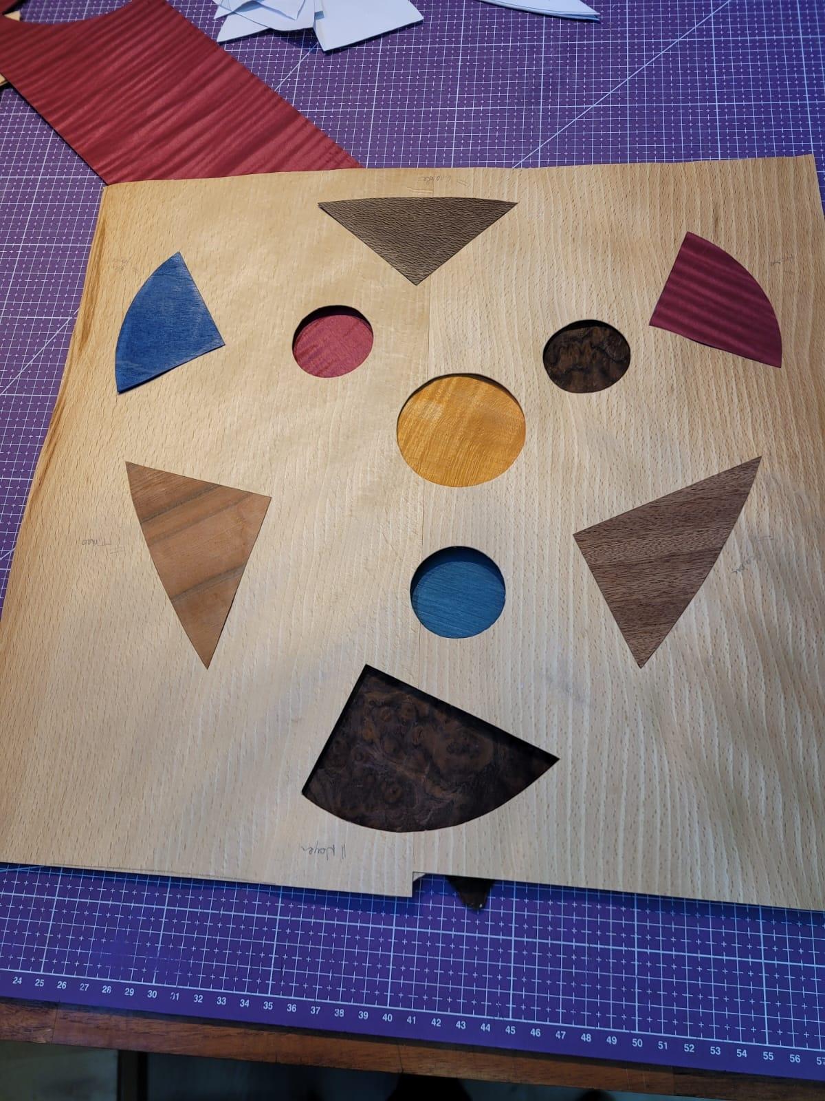 Décorez votre tabouret en marqueterie contemporaine sur une journée avec Nathalie - Image n°9 - Wecandoo