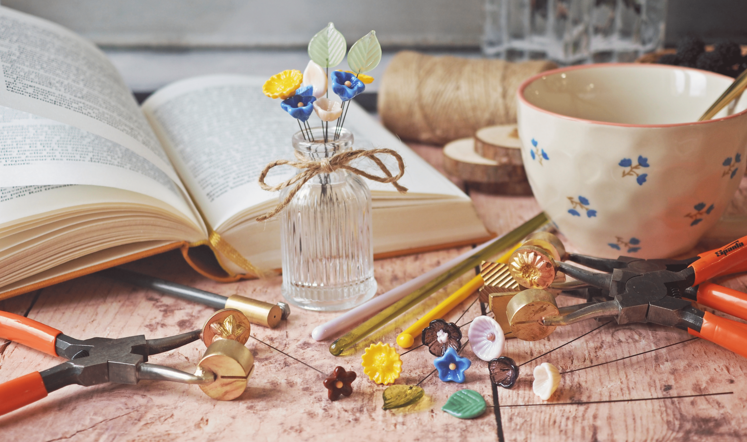 Fabriquez votre bouquet de fleurs en verre filé avec Pauline - Image n°7 - Wecandoo