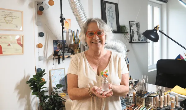 Fabriquez votre bouquet de fleurs en verre filé avec Pauline - Image n°5 - Wecandoo