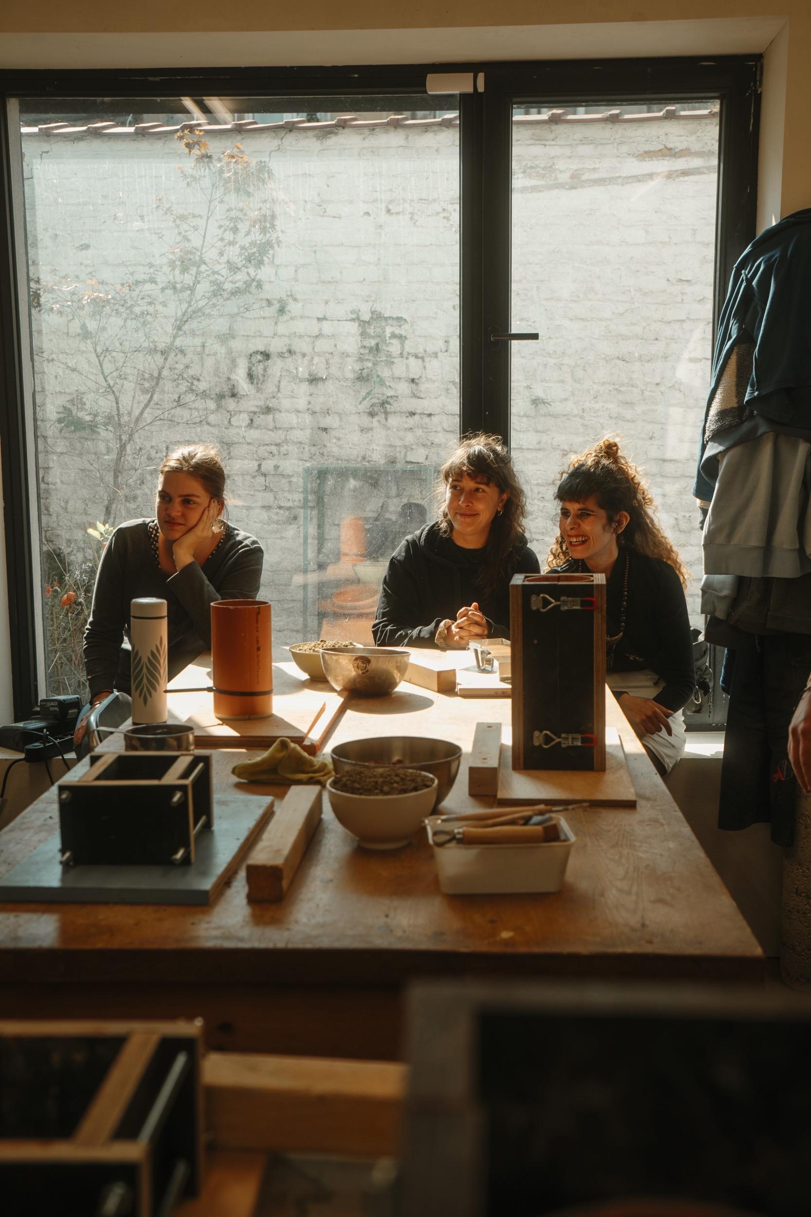 Fabriquez votre objet design en terre crue avec Sarah et Nina - Image n°11 - Wecandoo