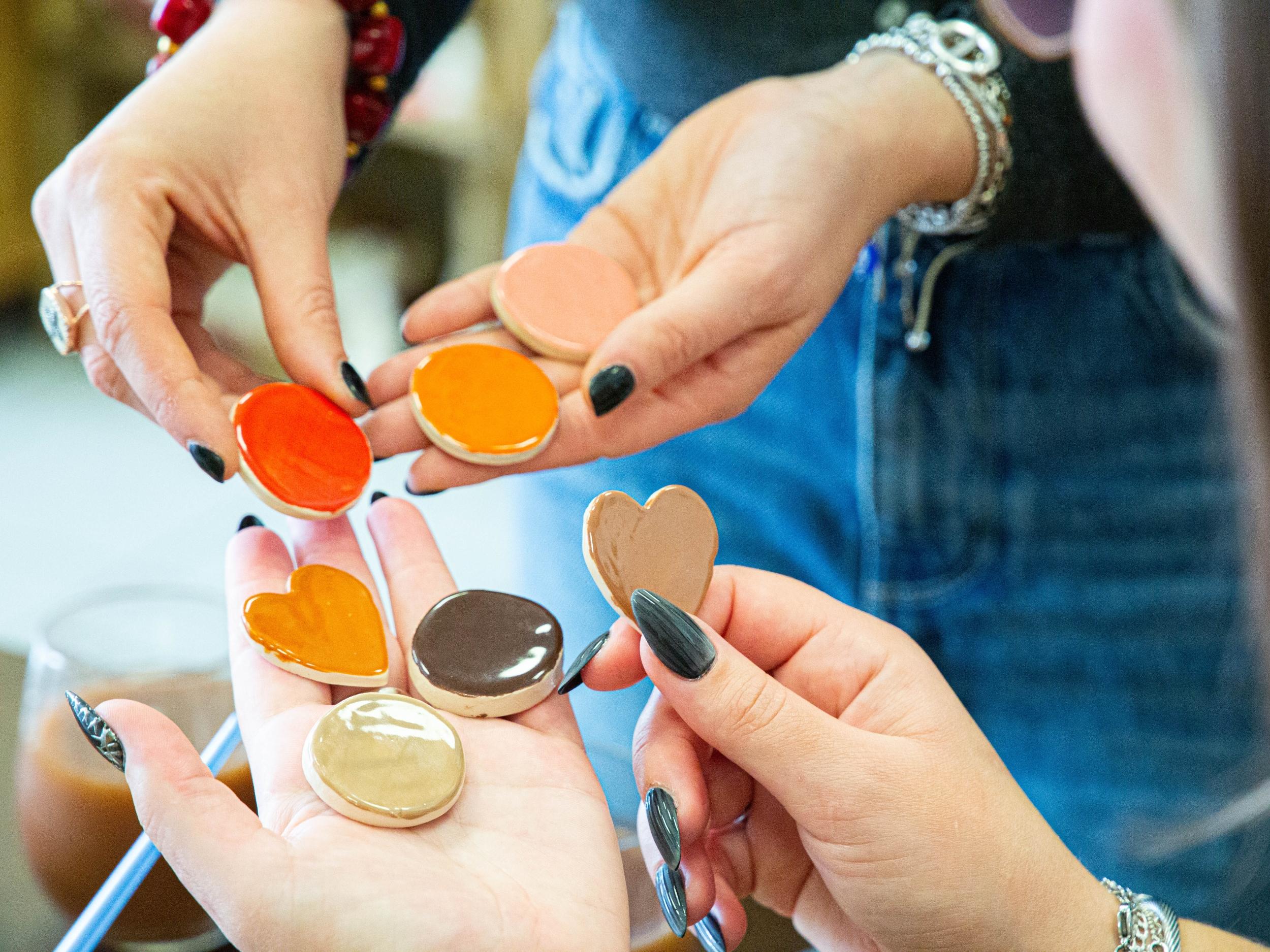 Décorez votre pièce en céramique au choix avec Laure - Image n°2 - Wecandoo