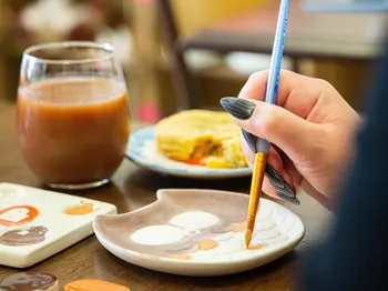 Décorez votre pièce en céramique autour d'un goûter