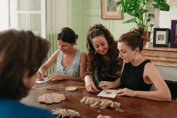 Réalisez votre tableau en plumes avec Inès - Afbeelding nr. 2 - Wecandoo