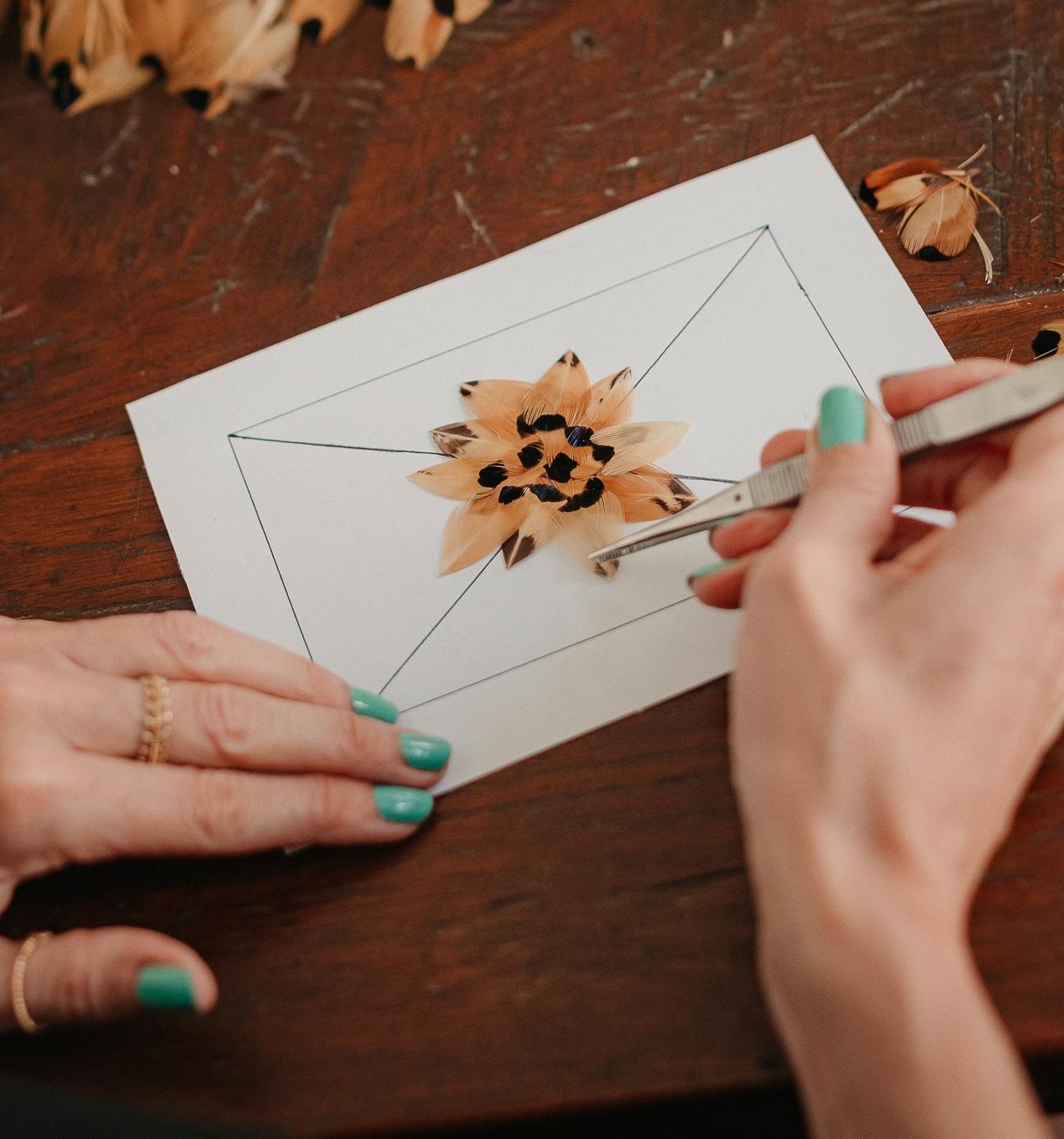 Réalisez votre tableau en plumes avec Inès - Image n°4 - Wecandoo