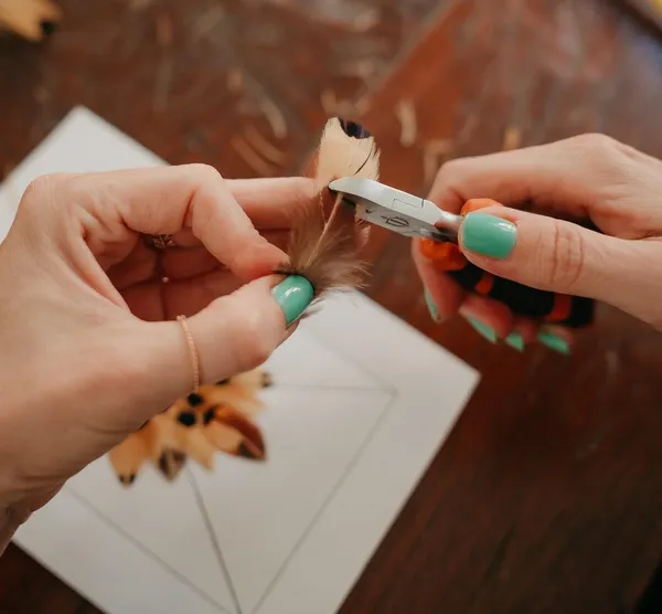 Réalisez votre tableau en plumes avec Inès - Afbeelding nr. 3 - Wecandoo