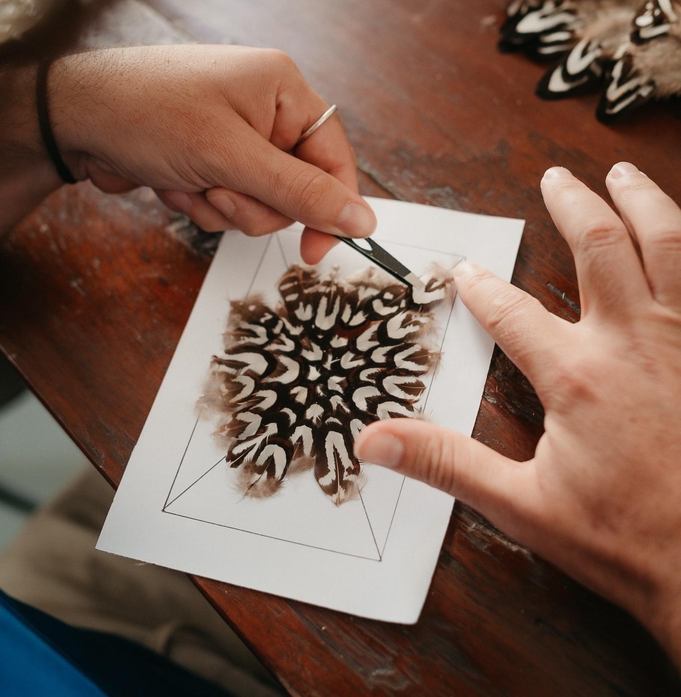 Réalisez votre tableau en plumes avec Inès - Image n°8 - Wecandoo