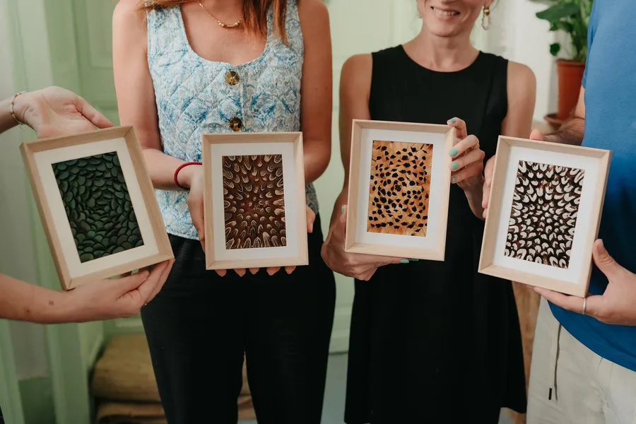 Réalisez votre tableau en plumes avec Inès - Afbeelding nr. 1 - Wecandoo