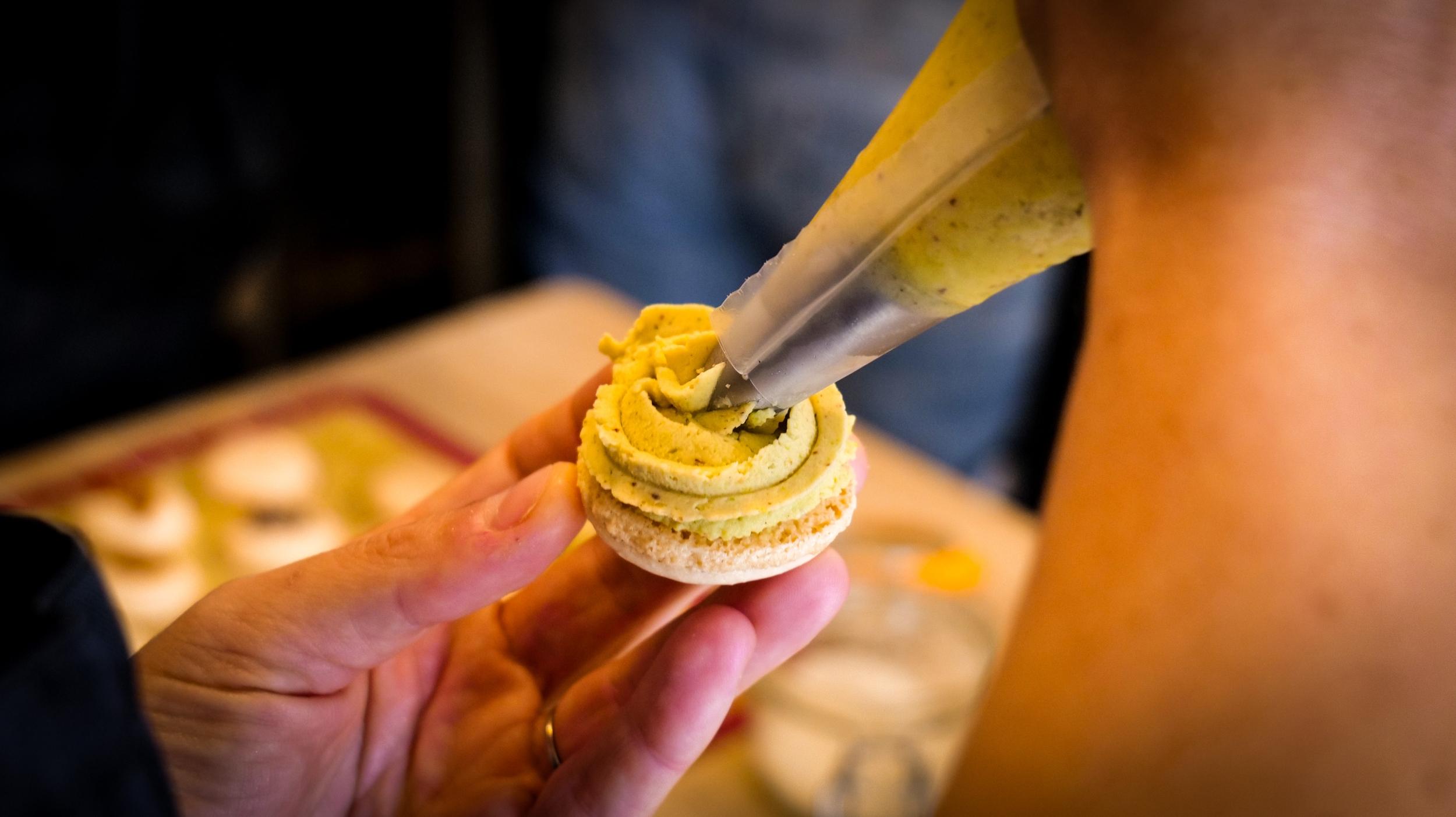 Réalisez vos macarons en duo avec votre enfant accompagnés par Nolwenn - Image n°2 - Wecandoo