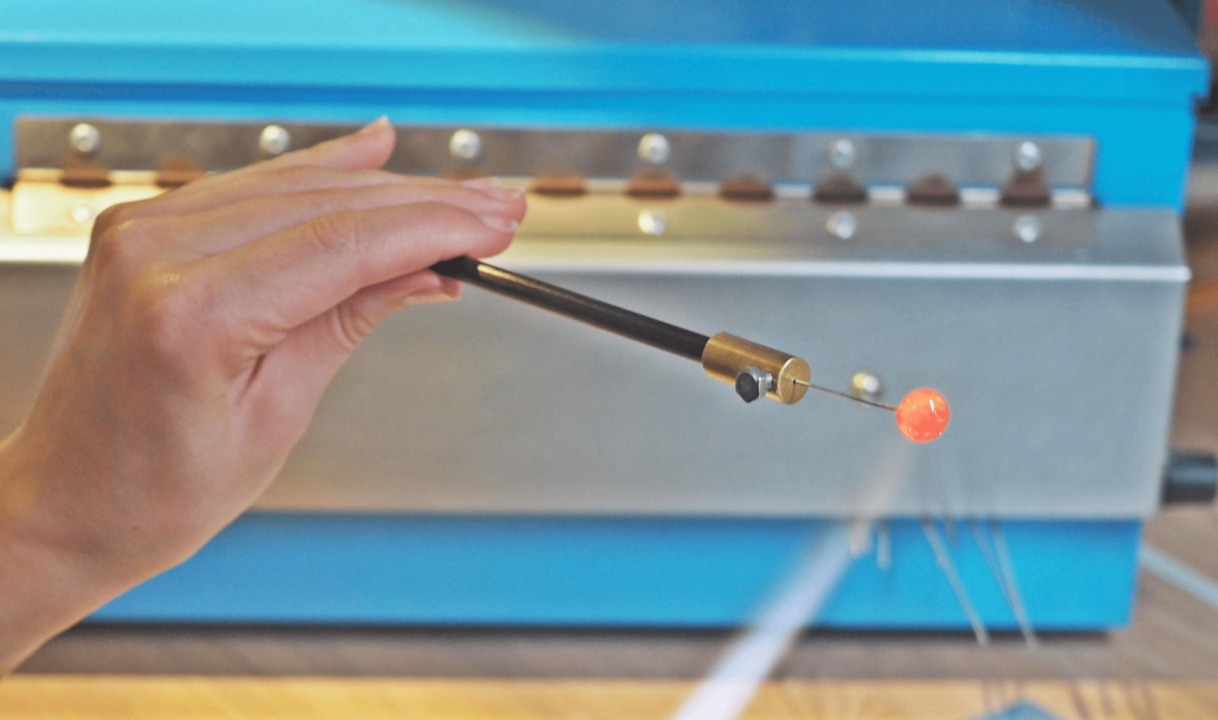 Fabriquez votre bouquet de fleurs en verre filé avec Pauline - Image n°6 - Wecandoo