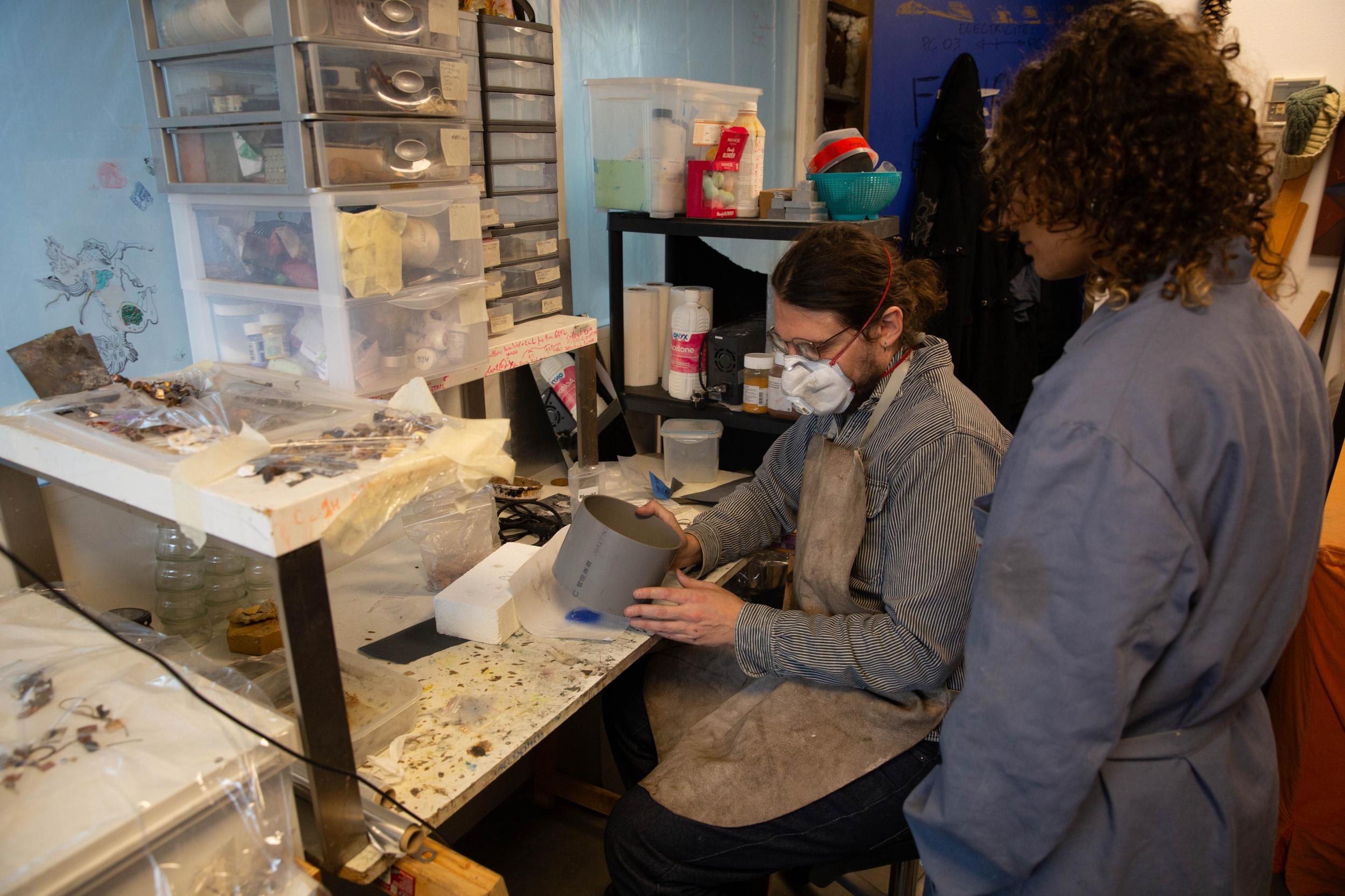 Créez votre médaillon unique en cuivre émaillé avec Maxime - Image n°9 - Wecandoo