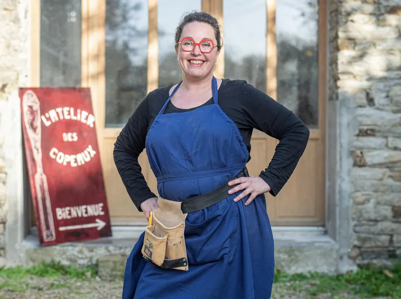 Elodie: Ébéniste in Finistère (29)