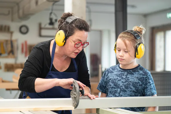 Fabriquez votre lampe de chevet en duo avec votre enfant avec Elodie - Image n°2 - Wecandoo