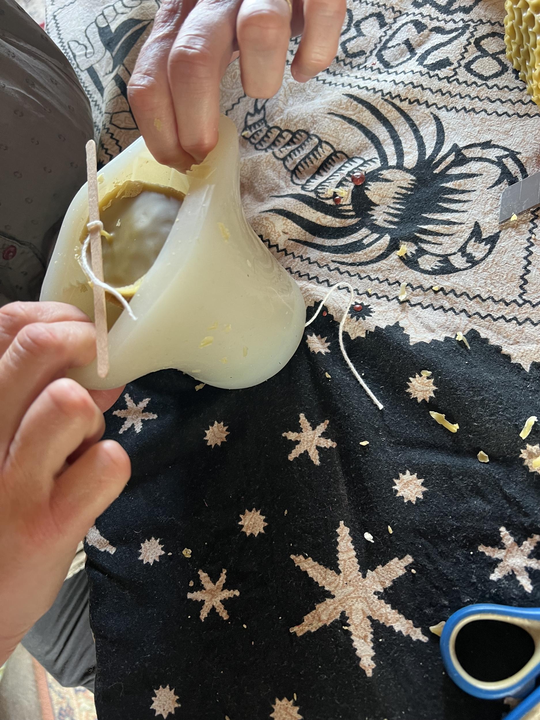 Fabriquez votre bee wrap et votre bougie en cire d'abeille - Image n°11 - Wecandoo