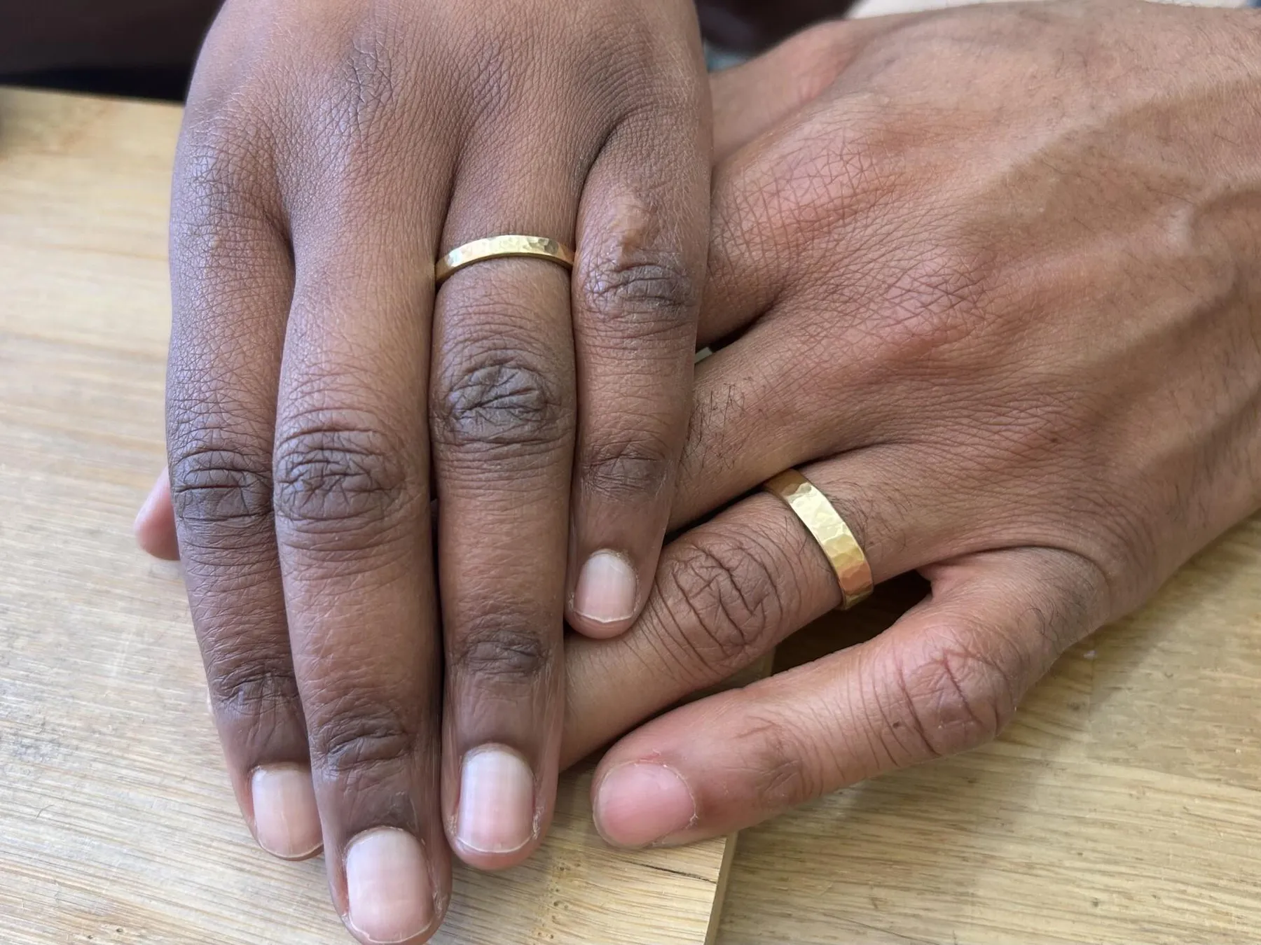 Créez vos alliances en or 9 carats en duo avec Aliénor et Zoé - Image n°5 - Wecandoo