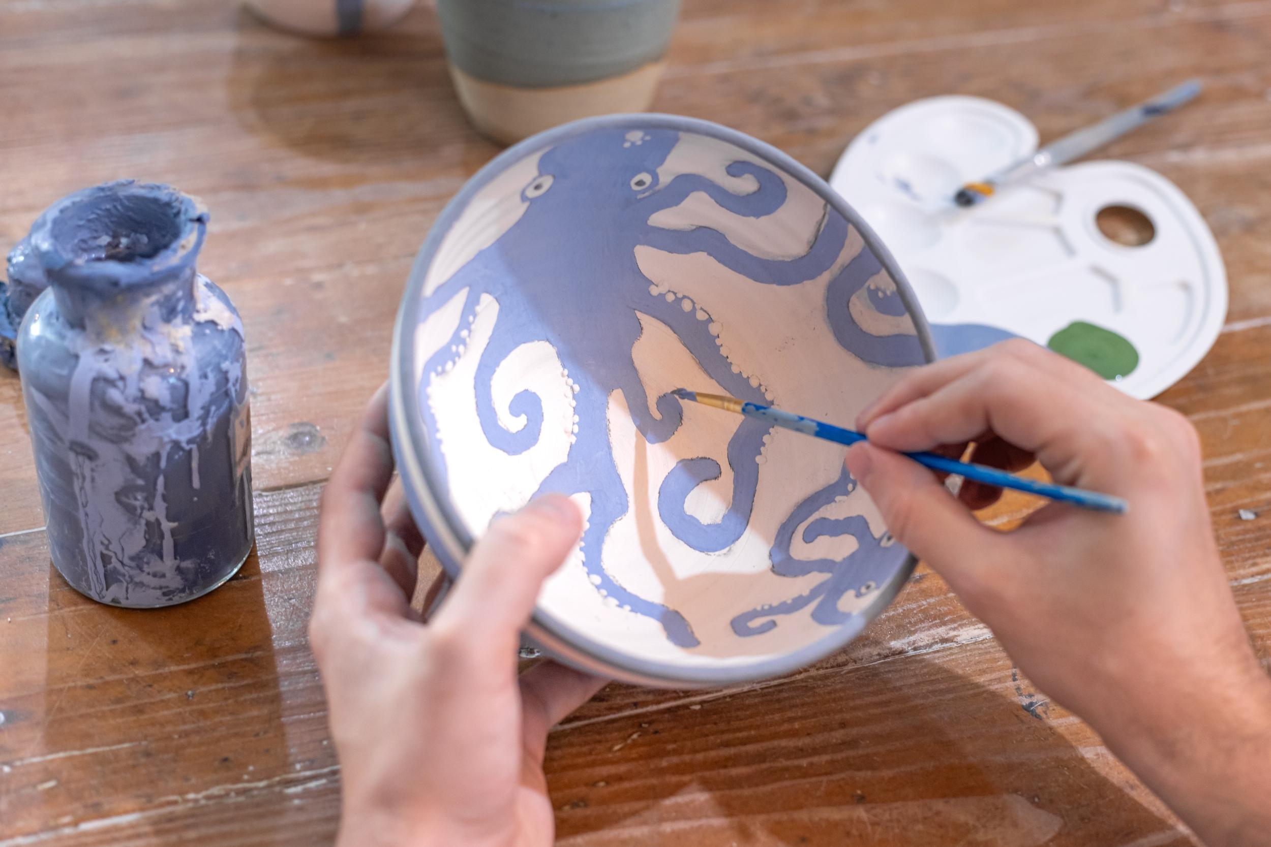 Initiez-vous à la peinture sur céramique à Bordeaux