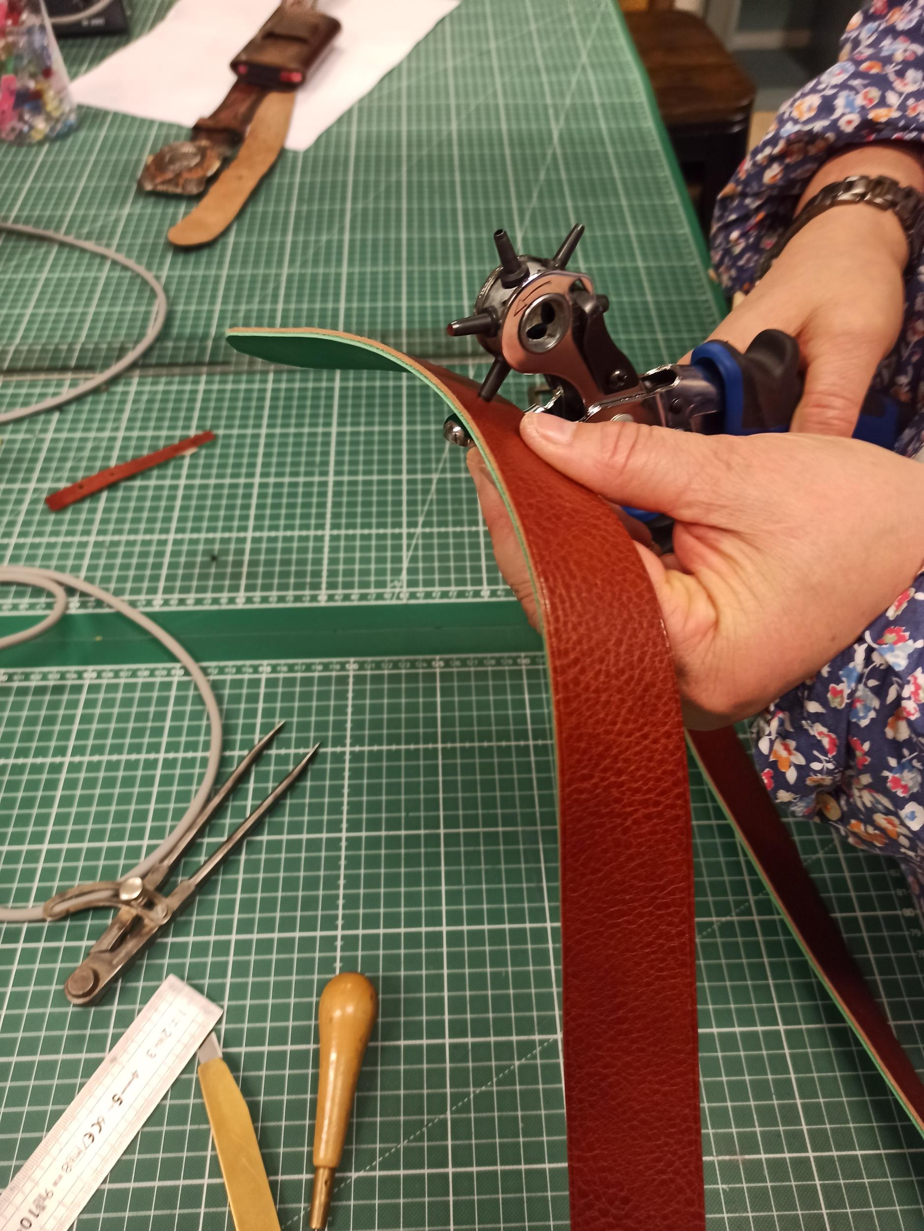 Fabriquez votre ceinture réversible en cuir avec Flora - Image n°12 - Wecandoo